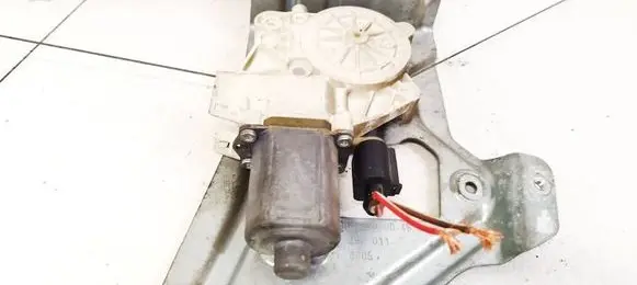 Mercedes-Benz Sprinter W906 Front door window regulator motor 995185103