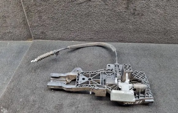 Audi Q7 4L Rear door exterior handle/bracket 4L0839885H 4L0839885