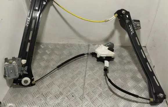 Mercedes-Benz CLS C218 X218 Front door window regulator with motor 934531102