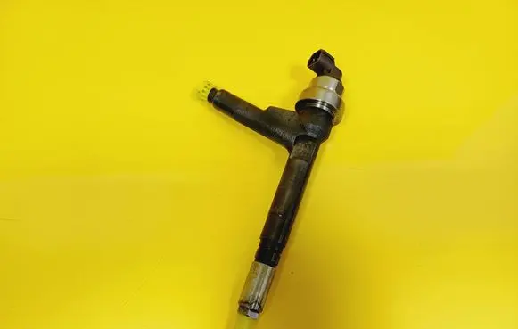 Fuel injector