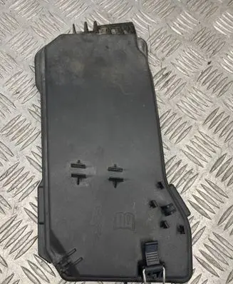Mercedes-Benz C W204 Fuse box cover A2045400082