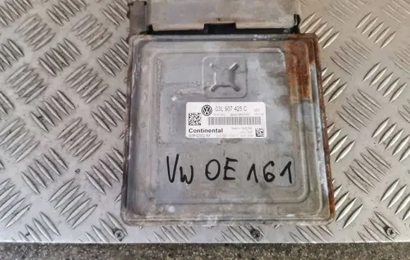 Volkswagen Touran II Engine control unit/module 03L907425C