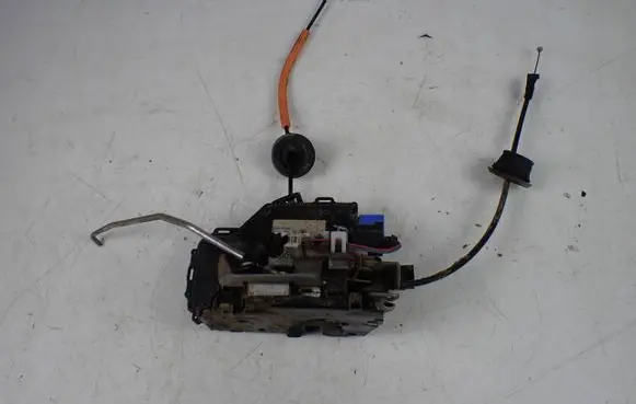 Audi A8 S8 D3 4E Front door lock 4E1837016A