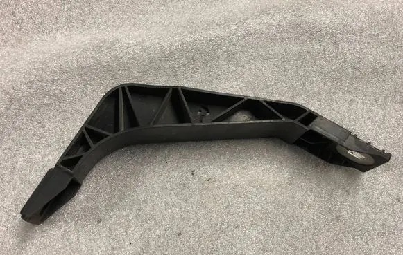 Audi Q3 8U Radiator support slam panel bracket 8U0805528