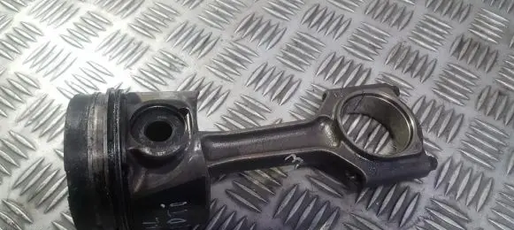 Opel Vectra C Piston with connecting rod