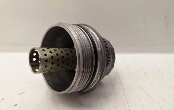Toyota Avensis T270 Oil filter cover 156200R011