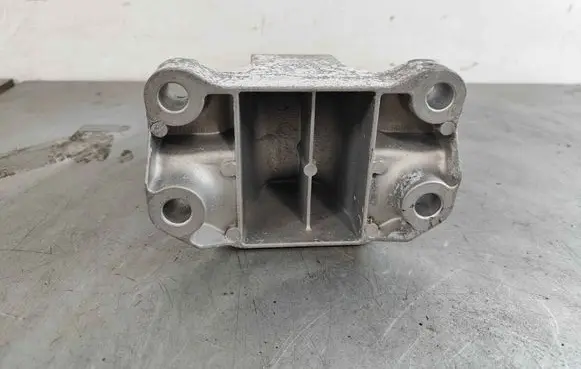 MG MG5 II Engine mount bracket 10758188
