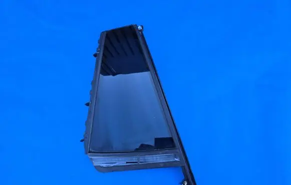 BMW X3 G01 Rear vent window glass 7388834