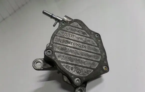 Toyota Corolla Verso AR10 Vacuum pump 09060685