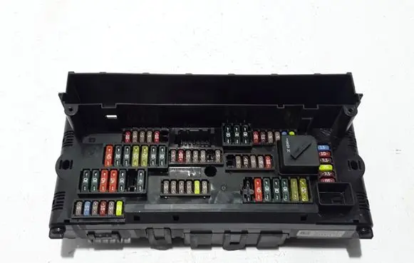 BMW 5 F10 F11 Fuse module 9252815