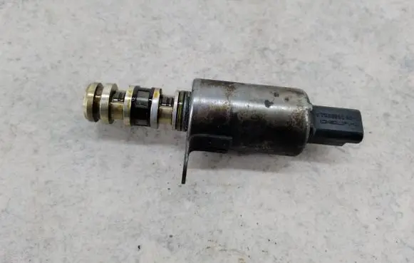 Peugeot 308 Camshaft position sensor V756665280