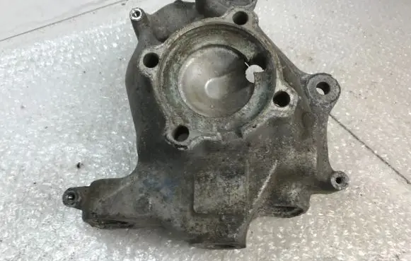 BMW 5 E39 Front wheel hub spindle knuckle 1092853