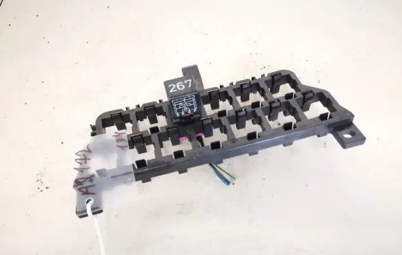 Volkswagen PASSAT B5 Fuse box set 8d0937503