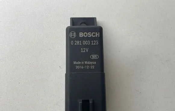 Land Rover Discovery 5 Glow plug pre-heat relay FX23189E2AC
