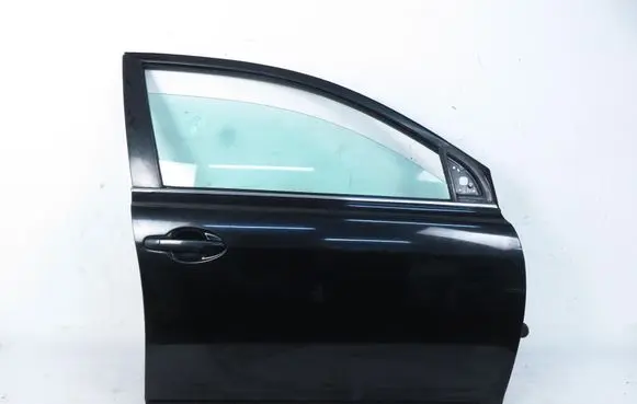 Toyota Avensis T250 Front door 