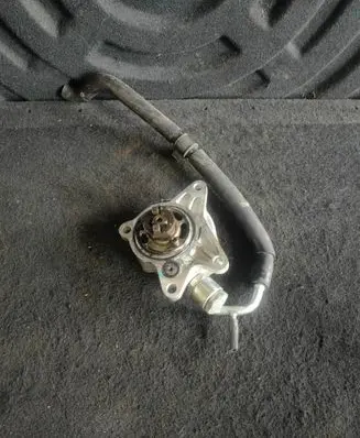 Mazda 3 II Vacuum pump