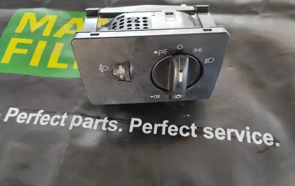 Ford Focus Light switch 4M5T-13A24-FA