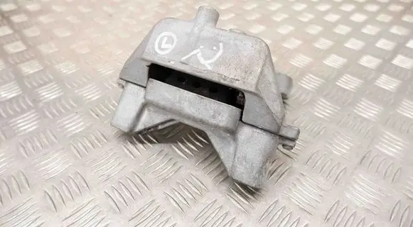 Engine mount bracket