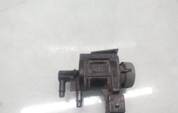 Volkswagen Touran I Turbo solenoid valve 1J0906283A