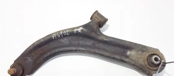 Renault Modus Front lower control arm/wishbone 8200346941