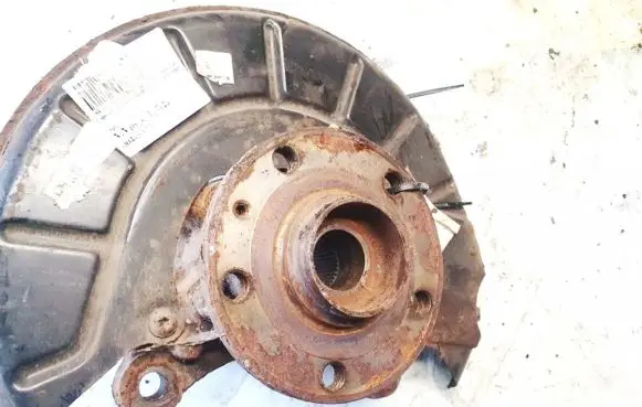 Skoda Octavia Mk2 (1Z) Front wheel hub