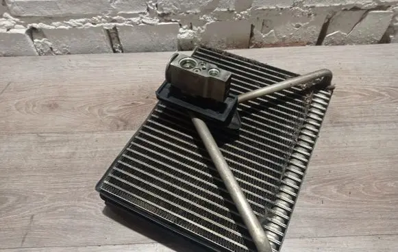 Air conditioning (A/C) radiator (interior)