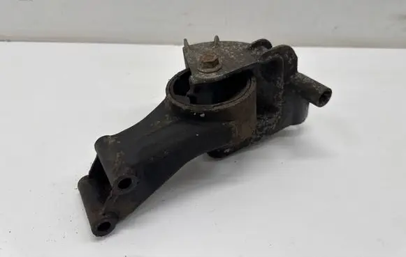 Opel Insignia B Gearbox mounting bracket 84096991