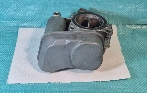 Volkswagen PASSAT B6 Throttle valve 03G128063B