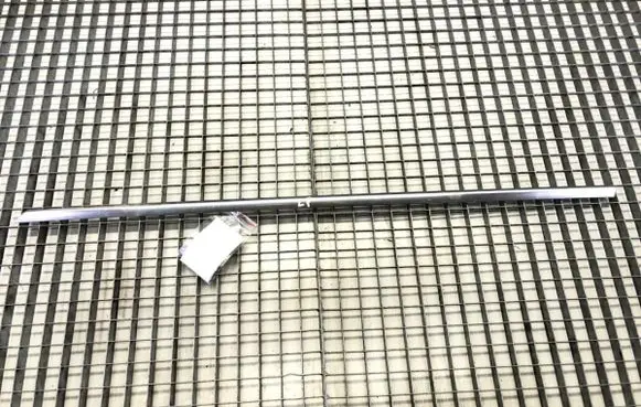 Mercedes-Benz CLS AMG C219 Front door windshield rail 