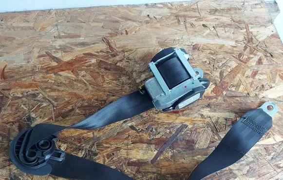 Volkswagen Golf VI Front seatbelt 1K4857706BM