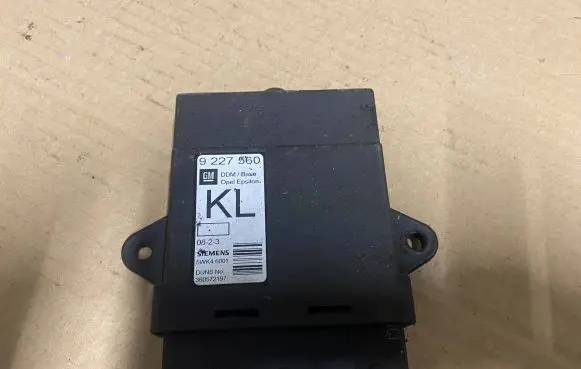 Opel Vectra C Door control unit/module 9227560 360572197 5WK46001