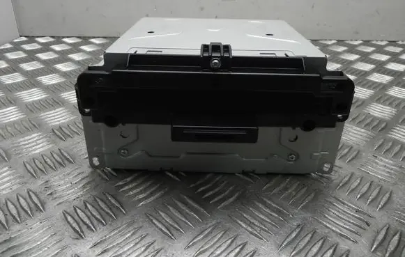 Maserati Ghibli Radio/CD/DVD/GPS head unit 6700093100 R2388
