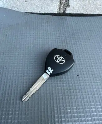 Toyota Avensis T270 Ignition key/card 