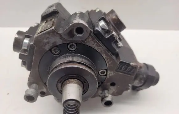 Audi A4 S4 B7 8E 8H Fuel injection high pressure pump 044501054 059130755S 0700165