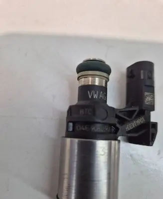 Volkswagen Tiguan Fuel injectors set 04E906030AF