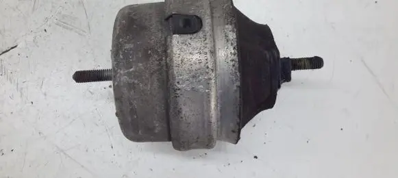 Volkswagen PASSAT B5.5 Engine mount bracket 8D0199382AE