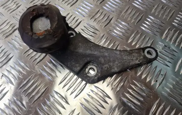 Audi A8 S8 D3 4E Engine mounting bracket 4E0199343AG