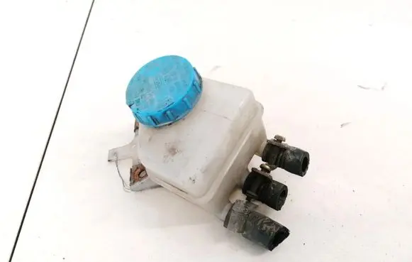 Nissan Almera Tino Brake fluid reservoir 