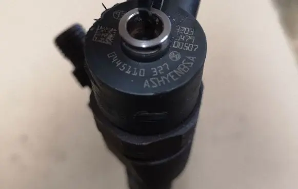 Opel Insignia A Fuel injector 0445110327