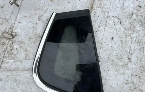 Peugeot 2008 I Rear side window 9800983780