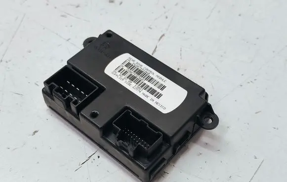 Chrysler Town & Country V Door control unit/module P68079910AB