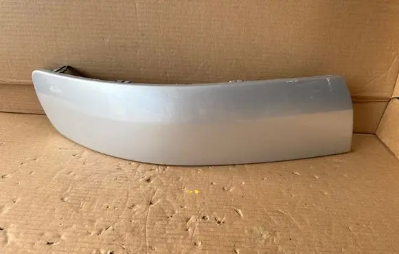 Front bumper splitter molding