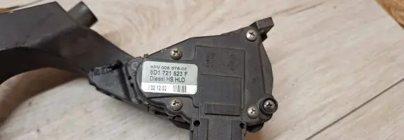 Volkswagen PASSAT B5.5 Accelerator throttle pedal 8d1721523