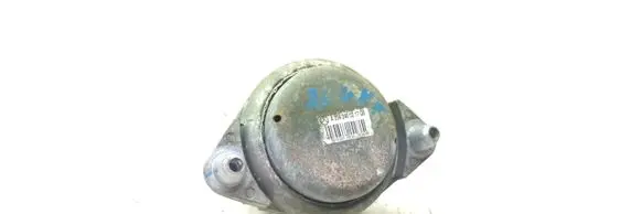 Mercedes-Benz C W204 Engine mount bracket A2042400217 3618503