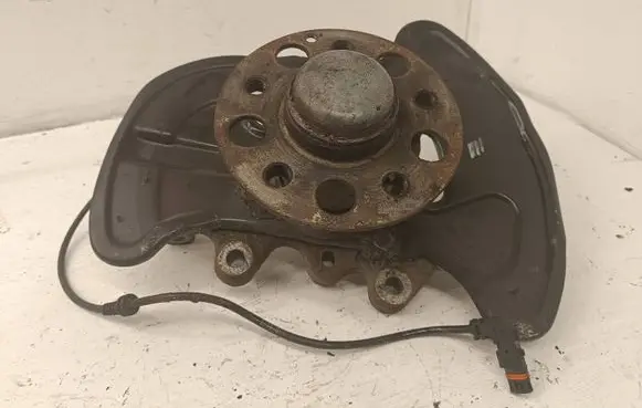 Mercedes-Benz C W204 Front wheel hub spindle knuckle