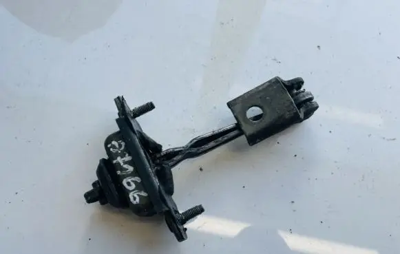 Ford Mondeo MK I Rear door check strap stopper