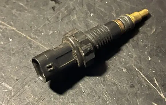 BMW 3 F30 F35 F31 Coolant temperature sensor 7797957