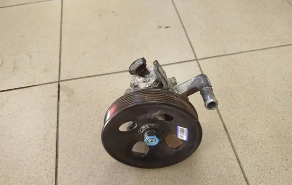 KIA Sorento Power steering pump 
