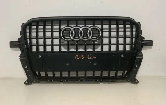 Audi Q3 8U Front bumper upper radiator grill 8R0853651R 8R0853651AB
