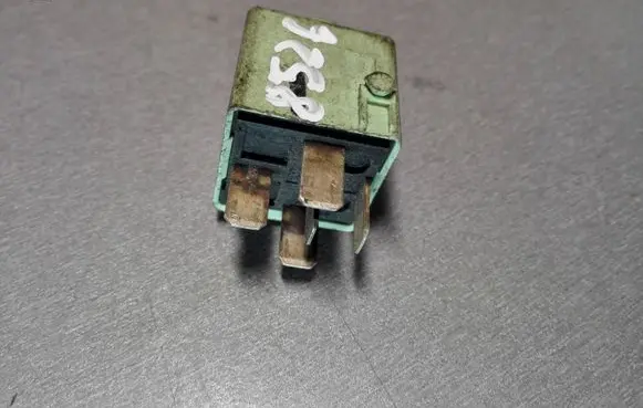 BMW 5 E39 Other relay 8373700 61368373700 V23134K59X312